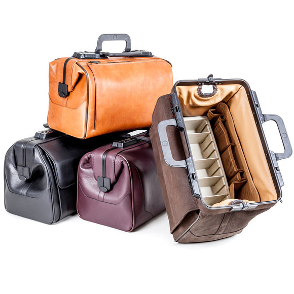 Gruppenbild vier Taschen, eine geöffnet