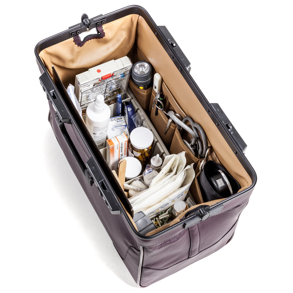 geöffnete Tasche mit Beispielbefüllung